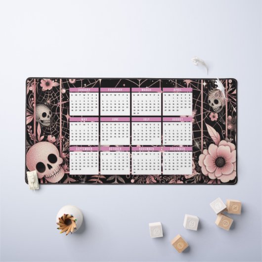 Kalender 2025 mit Blume und Skullen Schreibtischunterlage (Kindertisch)