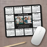 Kalender mit Foto im Zentrum Mousepad<br><div class="desc">Eine 2-Foto-Collage mit einem Kalender 2024 und Raum,  um ein paar Zeilen Text hinzuzufügen. Ein lustiger Artikel für das neue Jahr,  der im Büro oder auf der Zuhause verwendet werden kann. Fügen Sie diesem Design 2 quadratische Fotos hinzu.</div>