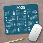 Kalender - modern blau und weiß mousepad<br><div class="desc">Navy Blau und Weiß - Ein minimaler, einfacher 12 Monate Kalender 2025 mit einem soliden Hintergrund. Modernes Aussehen für Ihr Zuhause- oder Schulfach. Die Schriftart sind einfach zu lesen und die Farben können geändert werden. — Wenn Sie den personalisierten Bereich öffnen, wird es Sie zu einem erweiterten Designbereich führen, in...</div>