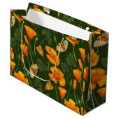 Kalifornien-Mohn und -Motten auf dunkelgrün Große Geschenktüte (Vorderseite Schrägansicht)