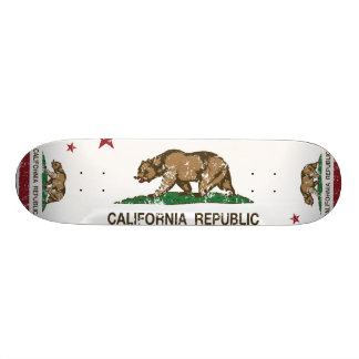 Kalifornien-Republik-Flagge beunruhigter Blick Skateboard