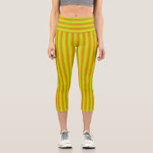 Kalkgrün, orange und gelbe Neon Streifen Capri Leggings (Vorderseite)