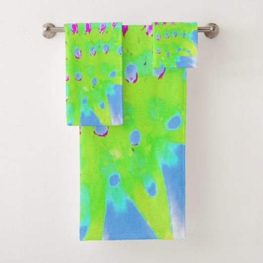 Kalkgrün und Lila Abstrakte Kone-Blume Badhandtuch Set (Insitu)