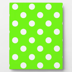 Kalkgrüne Polka punktet Nageldesign für die Feder Fotoplatte