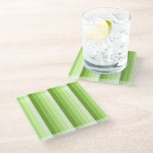 Kalkgrüne Schattenstreifen Glasuntersetzer (Schrägansicht)