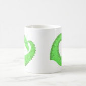 Kalkgrüner Herzdrache auf Weiß Kaffeetasse (Mittel)