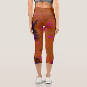 Kalkstein Abstrakt in Purpur und Burnt Orange Capri Leggings (Rückseite)