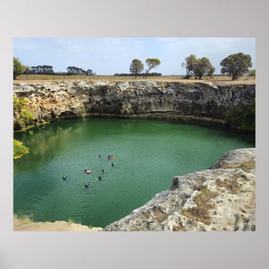 Kalksteinklippen und smaragdfarbene Gewässer Poster (Vorne)