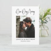 Kalligrafie Ein Tag weg Foto Probe Dinner Einladung (Stehend Vorderseite)