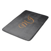 Kalligrafie grau orange Monogramm Name Anfangsbuch Badematte (Schrägansicht)