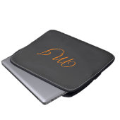 Kalligrafie grau orange Monogramm Name Anfangsbuch Laptopschutzhülle (Vorne Knopf)