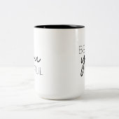 Kalligrafie Moderne Typografie sei dir tippig Zweifarbige Tasse (Mittel)