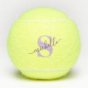 Kalligrafie Personalisierter Monogrammname Lila Tennisbälle