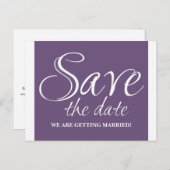 Kalligrafie Save the Date Postkarte, Lila Ankündigungspostkarte (Vorne/Hinten)