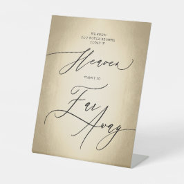 Kalligrafie-Script-Himmel ist weit weg von Hochzei Sockelschild