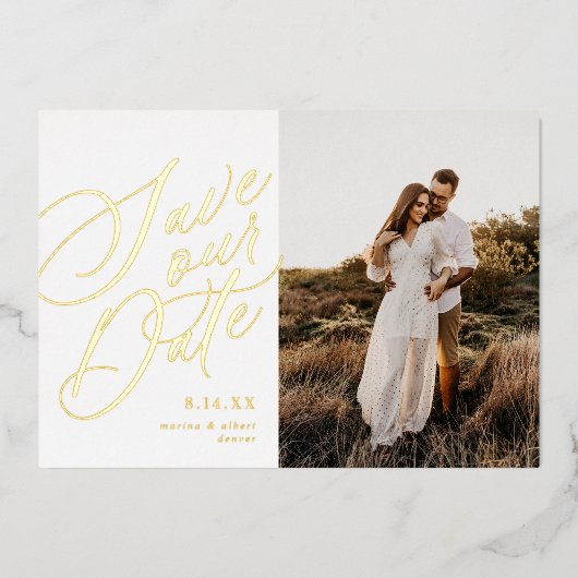 Kalligrafie Script Save the Date Foto Gold Folieneinladung (Vorderseite)