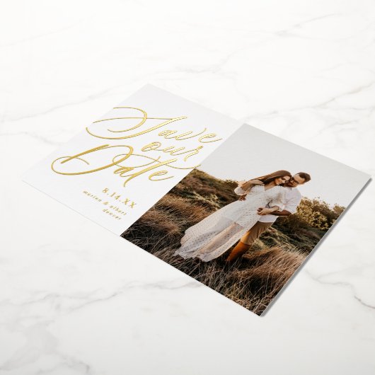 Kalligrafie Script Save the Date Foto Gold Folieneinladung (Gedreht)