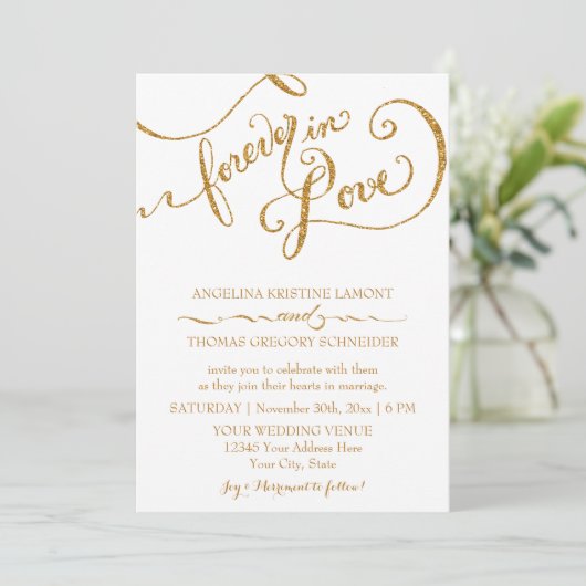 Kalligrafie-Skript für immer in Liebe Gold Glitzer Einladung (Stehend Vorderseite)