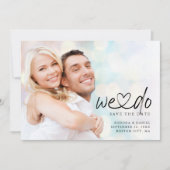 Kalligrafie Wir machen Foto QR-Code für vernetztes Save The Date (Vorderseite)