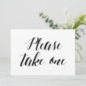 Kalligrafischer Stil "Bitte nehmen Sie eins" Hochz Einladung (Stehend Vorderseite)