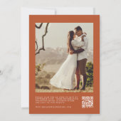 Kalligrafisches Foto Burnt Orange QR Code Hochzeit Einladung (Rückseite)