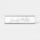 Kalligraphie Elegant Bold Retro Grau Weißer Name Schreibtischnamensplakette (Vorderseite )