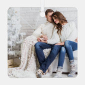 Kalligraphie Unser erstes Weihnachtskuchen-Foto Ornament Aus Metall (Rückseite)