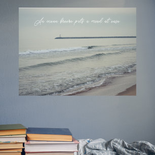 Kaltes ruhiges Meer an einem Wintertag Poster