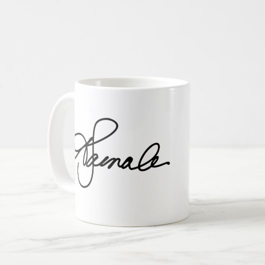 Kamala 2024 Unterschrift Kaffeetasse (Vorderseite Links)
