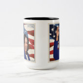 Kamala 2024 zweifarbige tasse (Mittel)