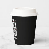 Kamala bringt Amerika wieder zum Lachen über die a Pappbecher (Links)