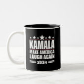 Kamala bringt Amerika wieder zum Lachen über die a Zweifarbige Tasse (Links)