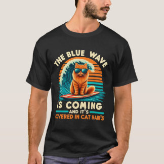 Kamala die Blaue Welle kommt und sie ist eingedeck T-Shirt