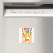 Kamala gewinnt mit Joy Retro Boho Harris Walz Magnet (In Situ (Geschirrspüler))