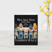 Kamala Haris Waltz 2024 Frau Präsidentin, wir sind Karte (Gelbe Blume)