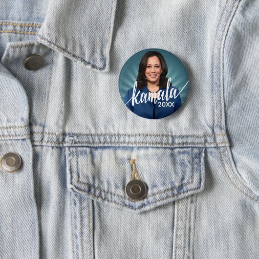 Kamala Harris 2024 - blau aquamarin mit Skriptname Button (Beispiel)