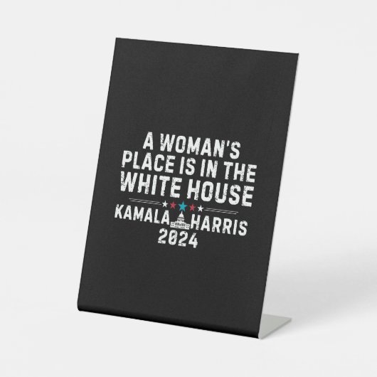 Kamala Harris 2024 - Ein Frauenplatz im Weißen Sockelschild (Vorderseite)