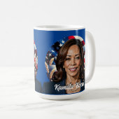 Kamala Harris 2024 US Flagge Kaffeetasse (VorderseiteRechts)