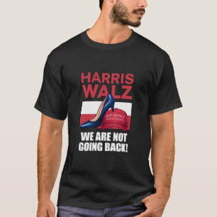Kamala Harris Absätze treten auf roten MAGA-Hut  T-Shirt