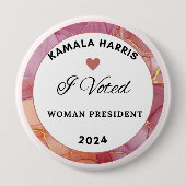 Kamala Harris Button. 4 Zoll Kreis. Rosa Farbe. Button (Vorderseite)