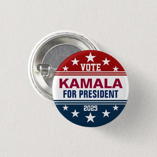 Kamala Harris Button Red, White Blue (Vorne & Hinten)