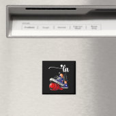 Kamala Harris Comma La Stepping on Mega Hat Magnet (In Situ (Geschirrspüler))