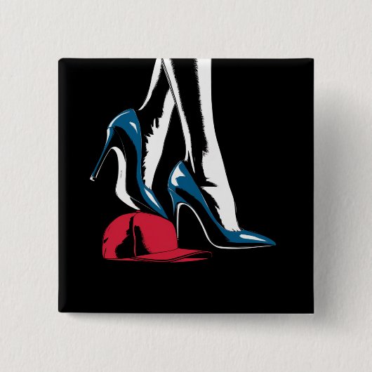 Kamala Harris Heels treten auf Maga Hat Button (Vorderseite)