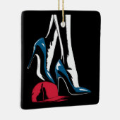 Kamala Harris Heels treten auf Maga Hat Keramikornament (Rechts)