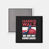 Kamala Harris Heels treten auf Red MAGA Hat Magnet (Vorderseite/Rückseite)