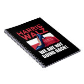 Kamala Harris Heels treten auf Red MAGA Hat Notizblock (Rechte Seite)