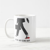 Kamala Harris Heels treten auf Red Mega Hat wählen Kaffeetasse (Links)