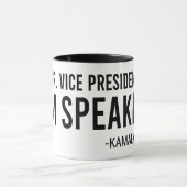 Kamala Harris, Herr Vizepräsident, ich spreche Tasse (Zentrum)