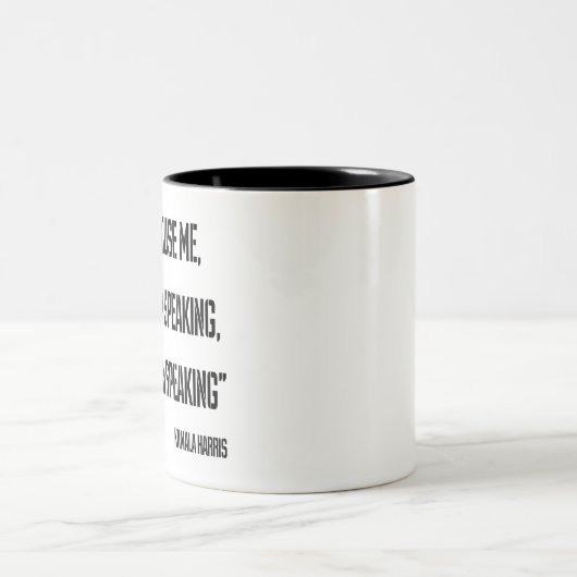 Kamala Harris, ich spreche Zweifarbige Tasse (Mittel)