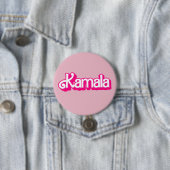 Kamala Harris in Rosa Button (Beispiel)
